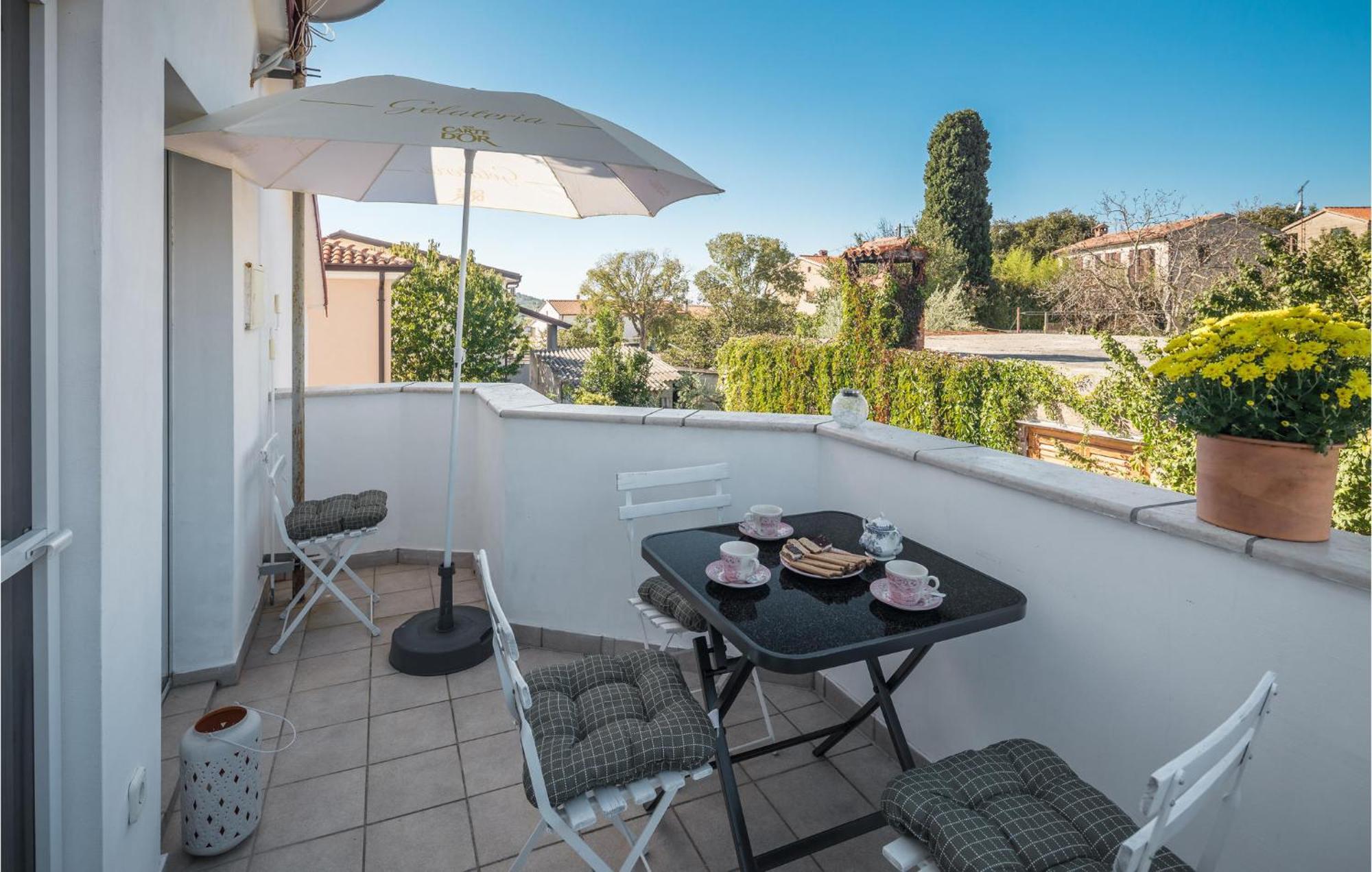 Gorgeous Apartment In Musalez With Kitchen Exterior foto