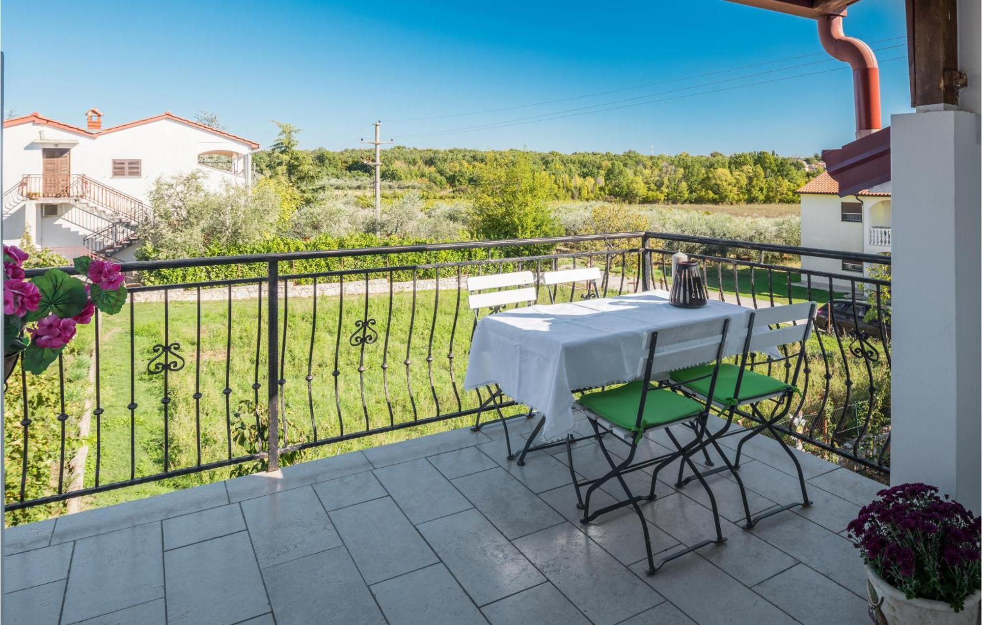 Gorgeous Apartment In Musalez With Kitchen Exterior foto